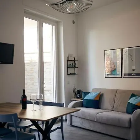 San Vito شقة